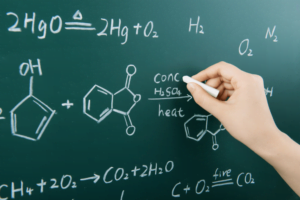 rowniania-chemiczne-na-tablicy