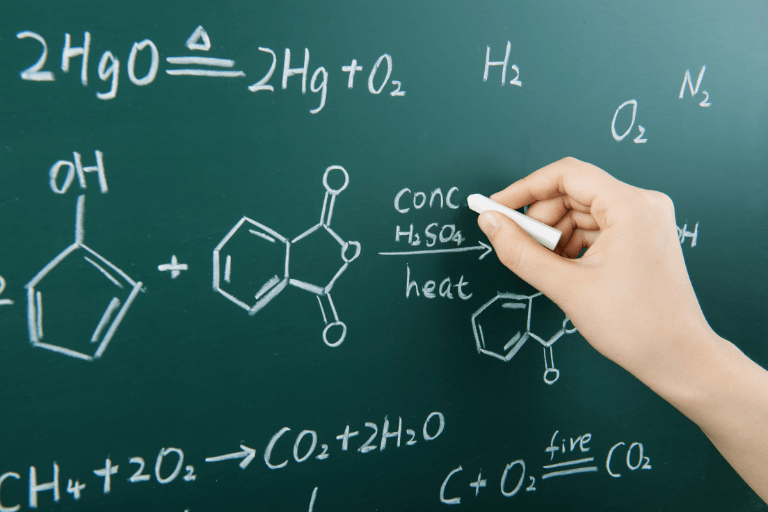 rowniania-chemiczne-na-tablicy